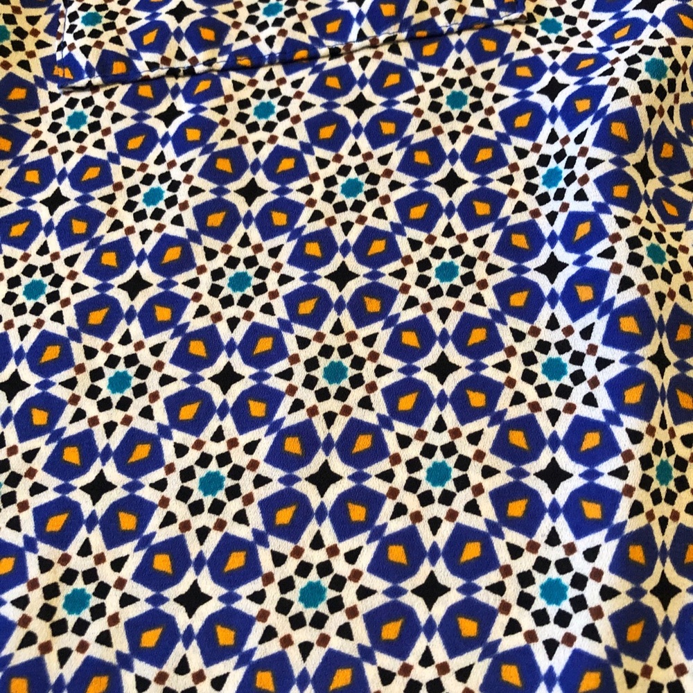 Cute Express geometric button down - Picture 2 of 3